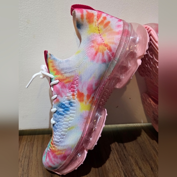 Women's La Sheelah Tie-Dye Sneaker, Size 6.5 NWOT - Picture 5 of 11